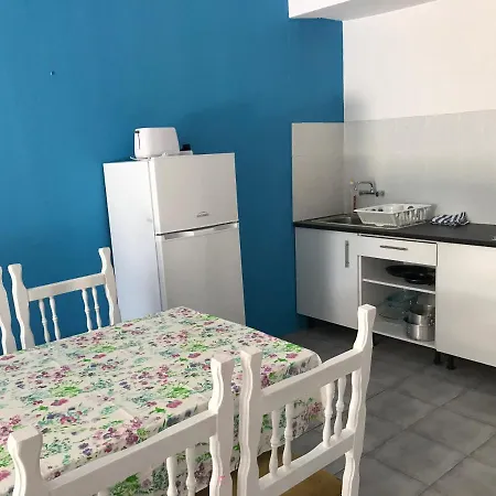 אכסניה Amoreira אלבור